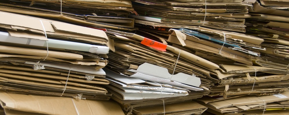 Cardboard packages and cartons belong to the cardboard recycling bin.