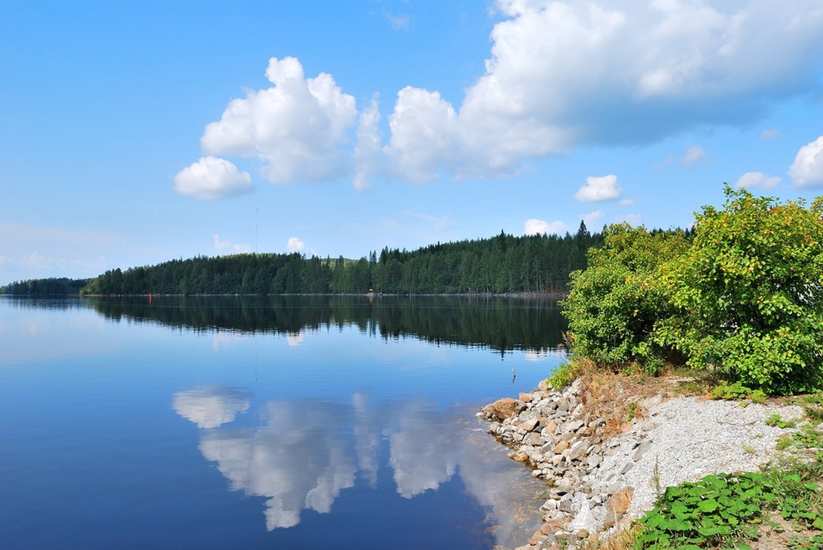 Kesäinen korkeapaineen päivä Suomessa.