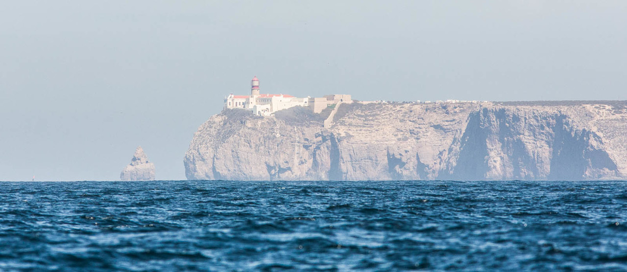 Cabo de São Vicenten majakan edustalla on kivipaasi eli raukki. Portugal