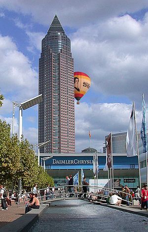 300px-GIMP-kuumailmapallo_rakennuksen_takana.jpg