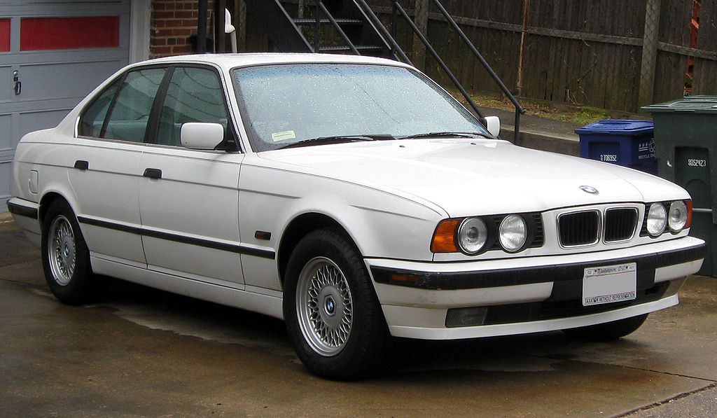 1024px-BMW_5-Series_E34_sedan_--_12-21-2011.jpg