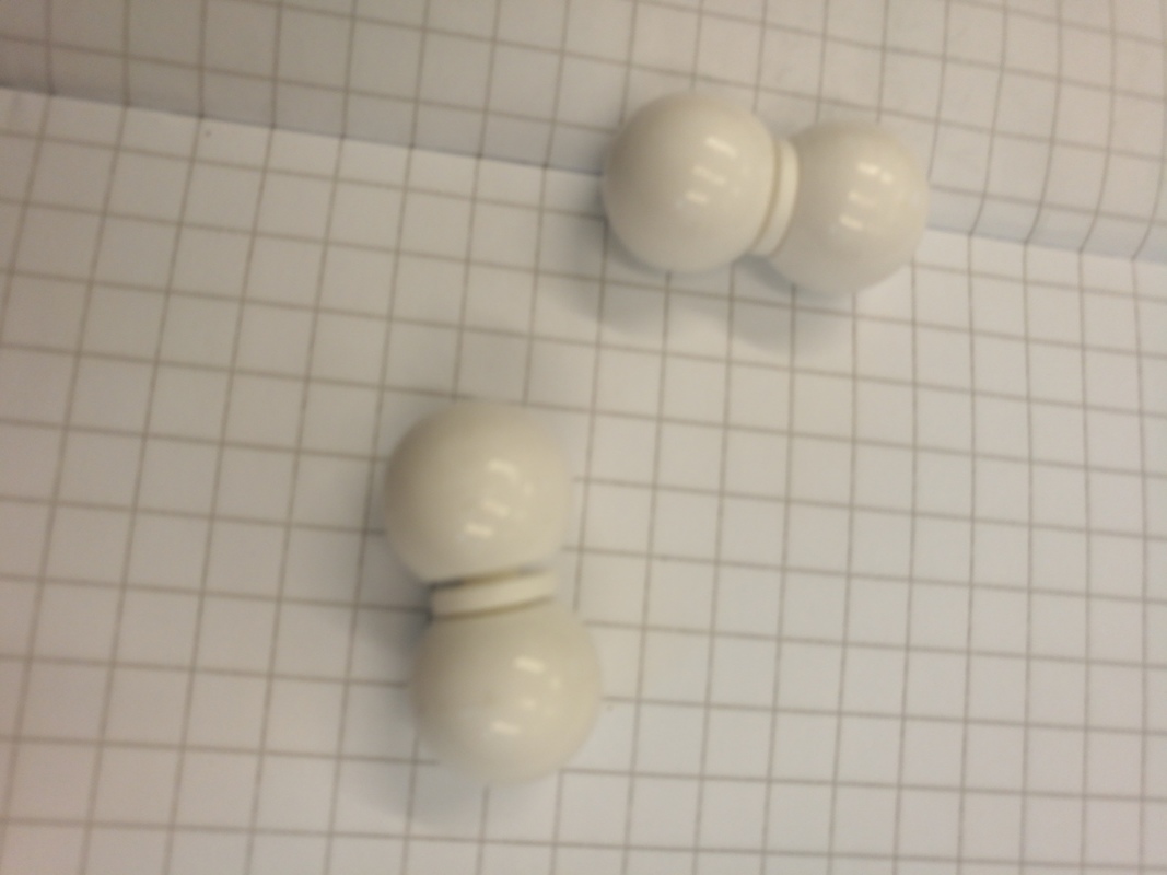 2 vetymolekyyliä
