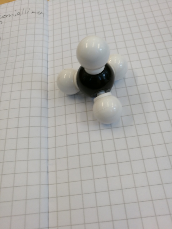 Yhden hiilen ja 4 vetyatomin muodostama molekyyli
