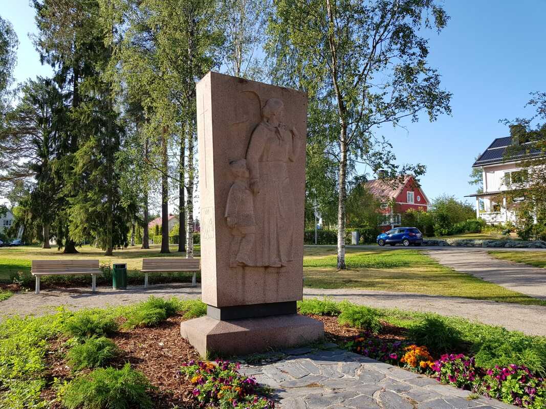 Karjalaan jääneitä muistaen