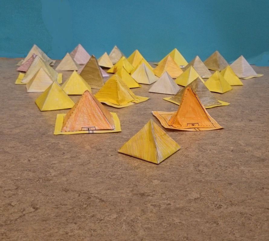 Pyramidit