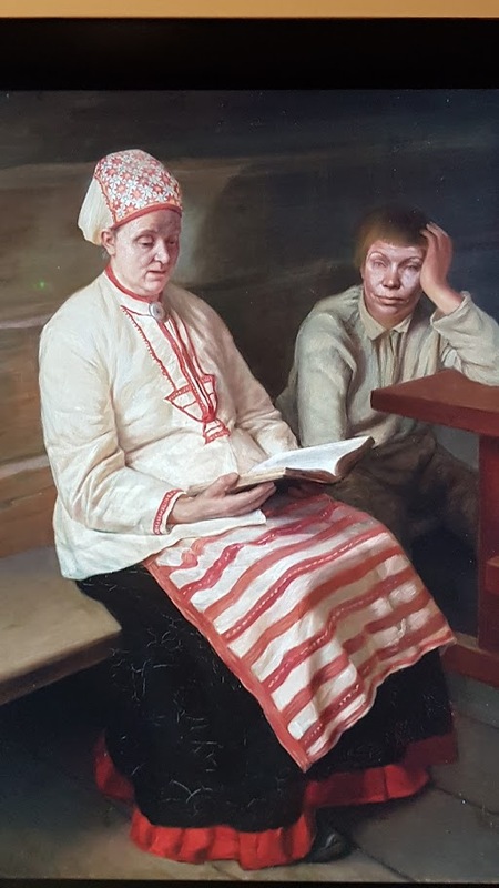 Tunnistatko kuka on päässyt historiallisen koulun penkille? Kuva otettu: 6.8. Kansallismuseo, Helsinki.