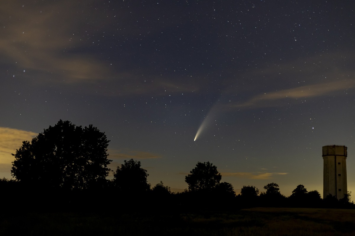 comet-5408665_1920.jpg
