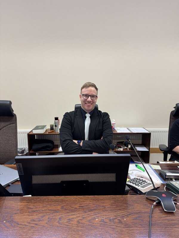 Lähikuva opettajasta.