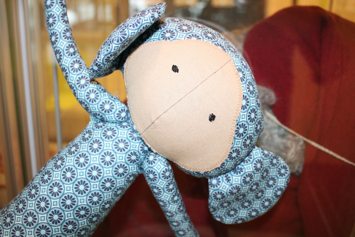 Kuvassa ommeltu kangasapina.