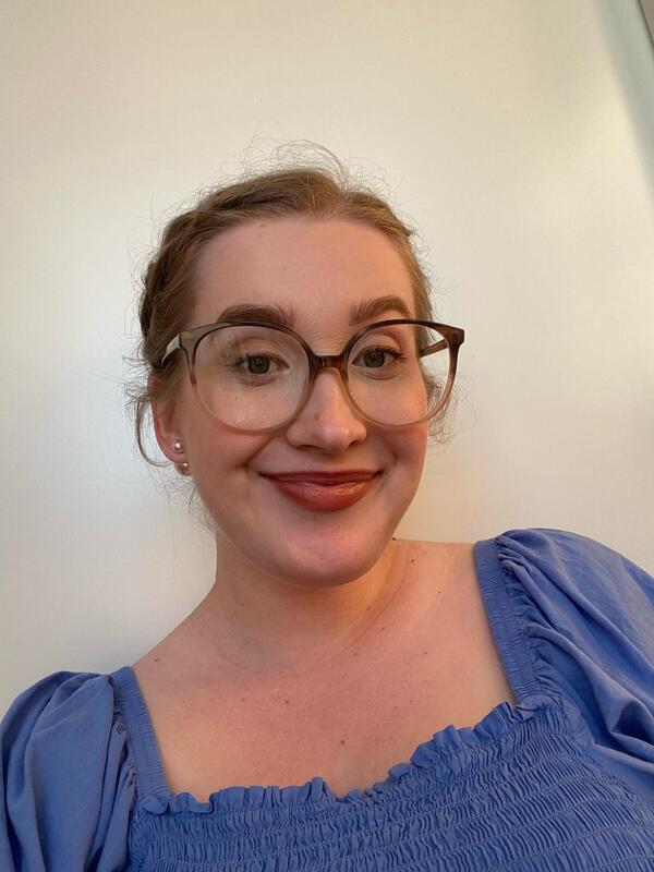 Lähikuva opettajasta.