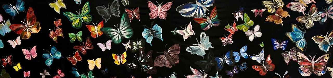 Äetsän koulun tämänvuotisen upean valokuvaustaustan lentoon lehahtavat perhoset symboloivat muutosta ja lähtöä kokemaan jotain uutta 🦋🦋🦋