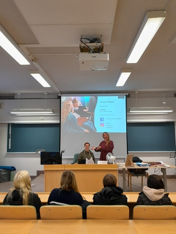 TYKistä eli Tampereen yhtenäiskoulun lukiosta kiinnostuneet Äetsän koulun oppilaat pääsivät tänään tutustumiskäynnille👌😎