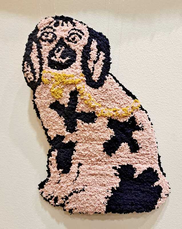 1. Wally dog Teftattu koiran mallinen tekstiiliteos.