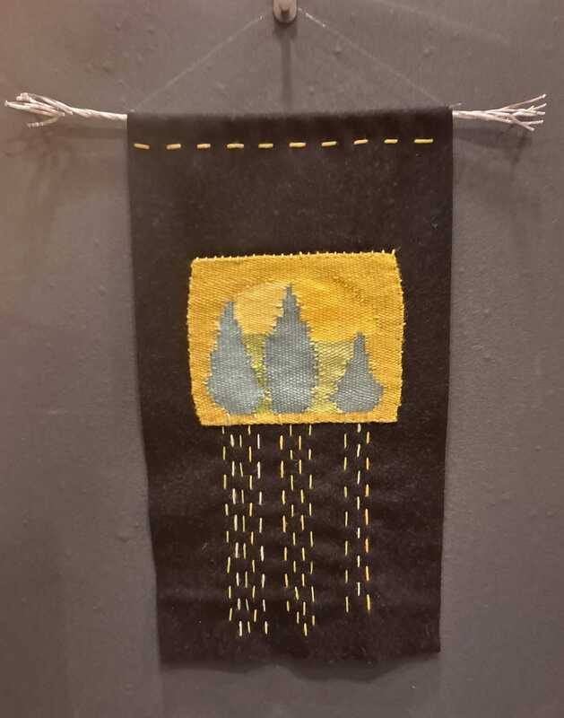 5. Polulla muuttuu -triptyykki. Tekstiiliteos.
