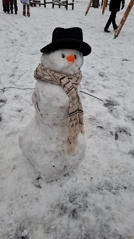 Vinterns första snögubbe