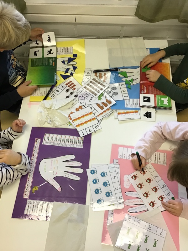 Självständigt arbete och förberedelse inför morgondagens Halloween