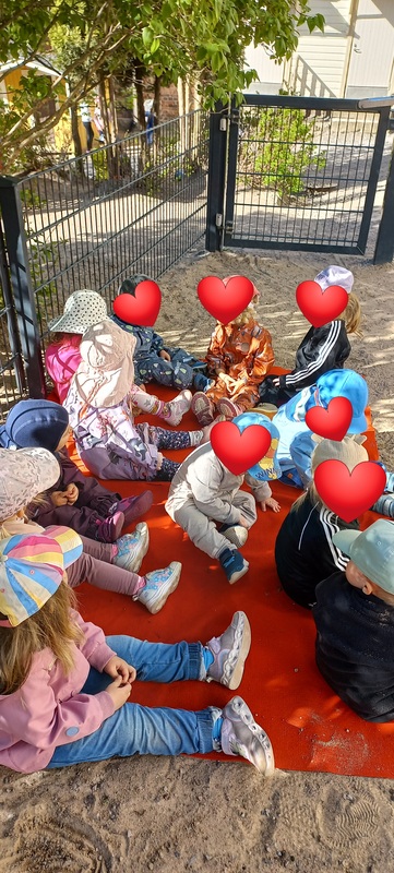 Vi hade drickpaus ute på gården