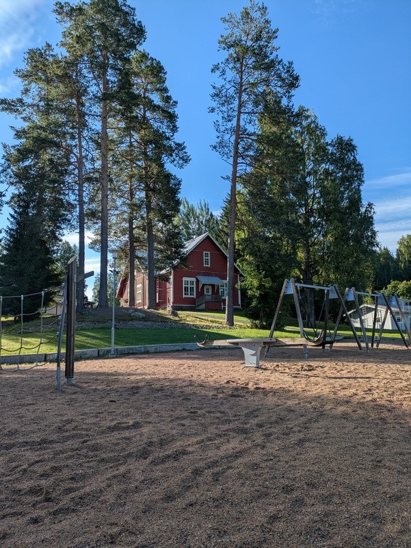 Koulu jatkuu Höytiän kolulla 12.8. klo. 8.30!